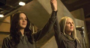 the-hunger-games-mockingjay-part-1-lawrence-moore-600x421-600x321